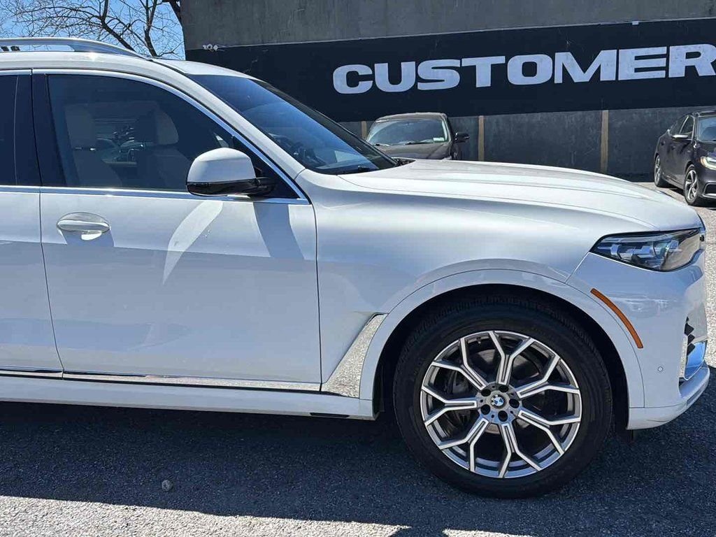 Used 2022 White BMW xDrive40i image 9