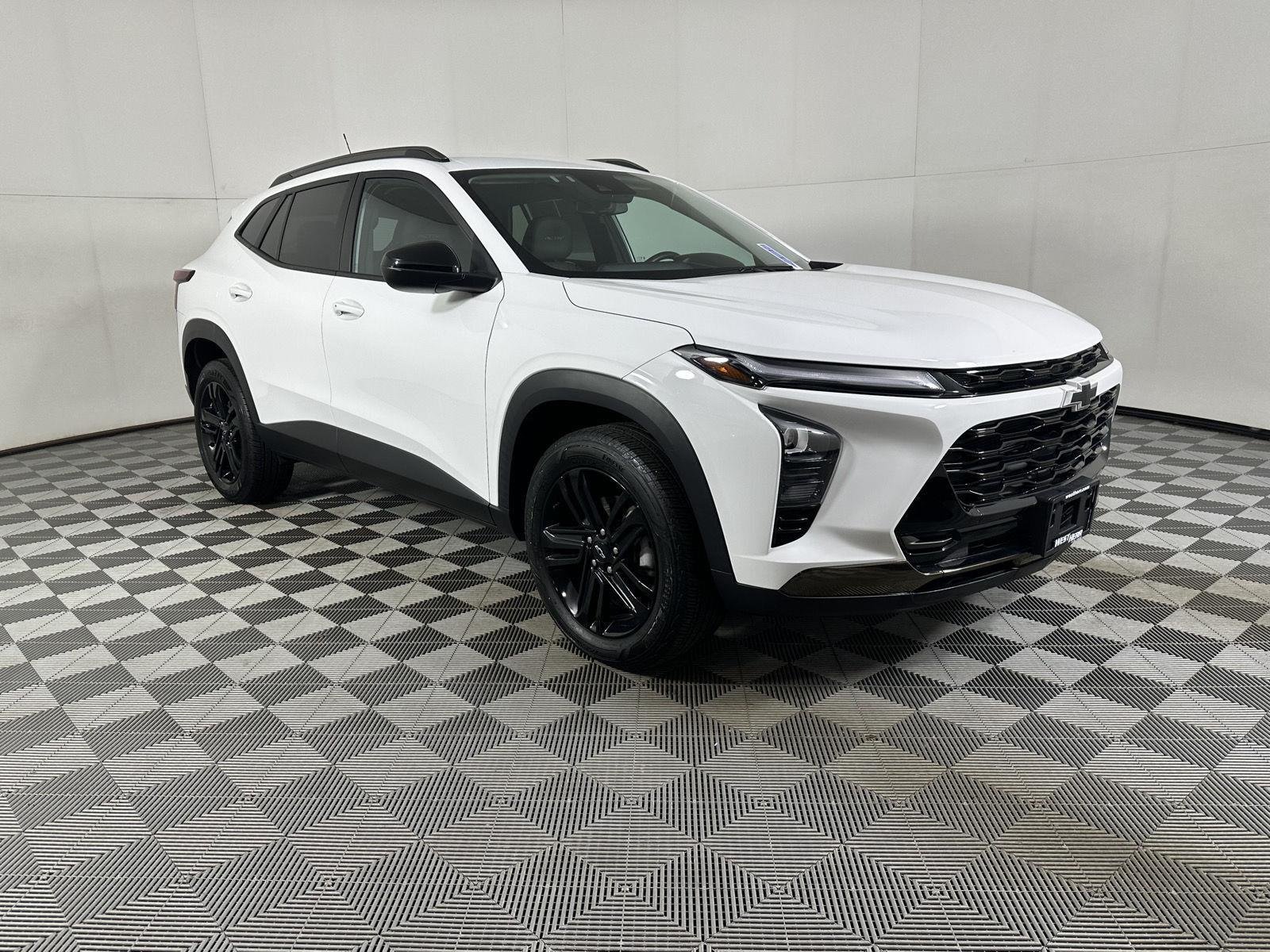 Used 2024 Summit White Chevrolet ACTIV image 20