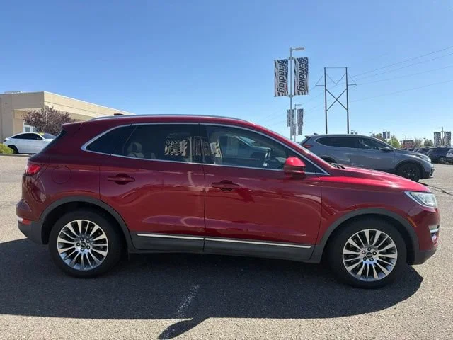 Used 2015 Red Lincoln Base image 4