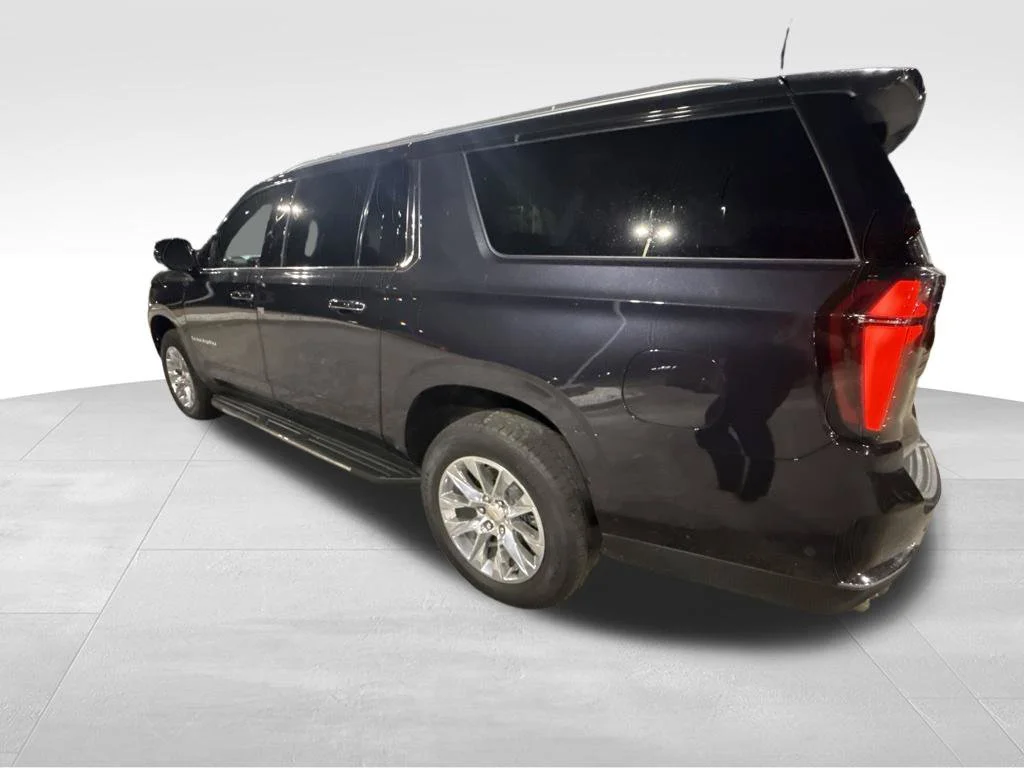 Used 2025 Gray Chevrolet Premier image 3