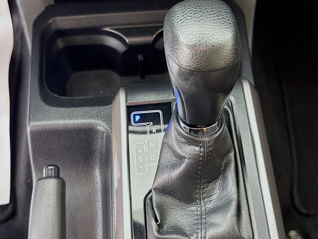 Used 2022 White Toyota SR5 image 20