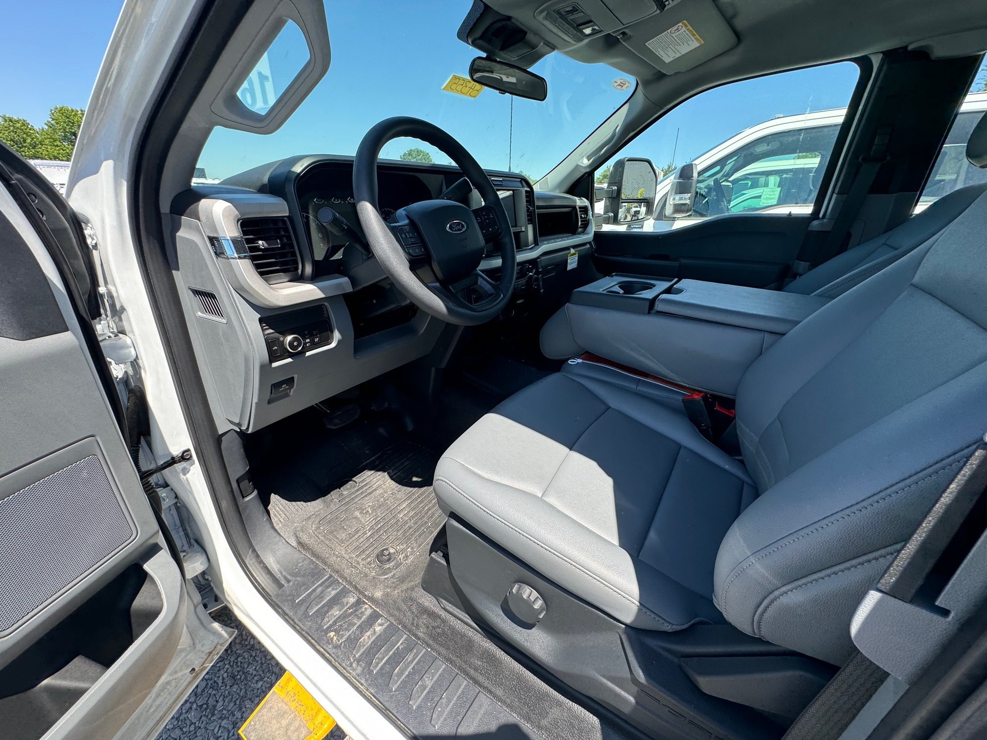 New 2025 Oxford White Ford F-250® XL image 15