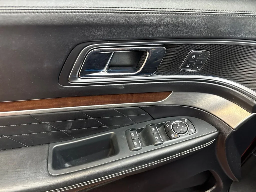 Used 2018 Red Ford Platinum image 23