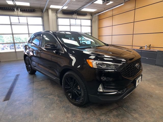 2022 Ford Edge Titanium AWD's photo