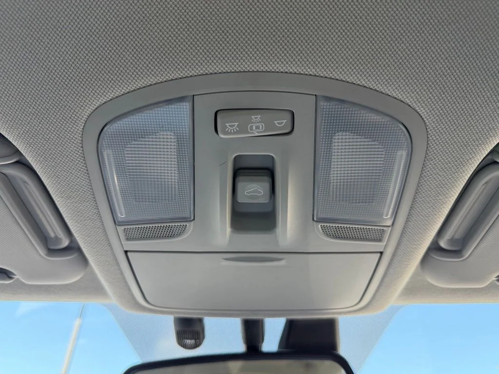 Used 2020 Fluid Metal Hyundai Value Edition image 27
