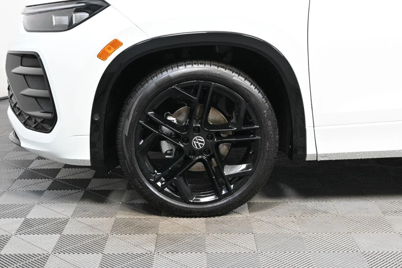 New 2026 Opal White Pearl Volkswagen SE R-Line Black image 34