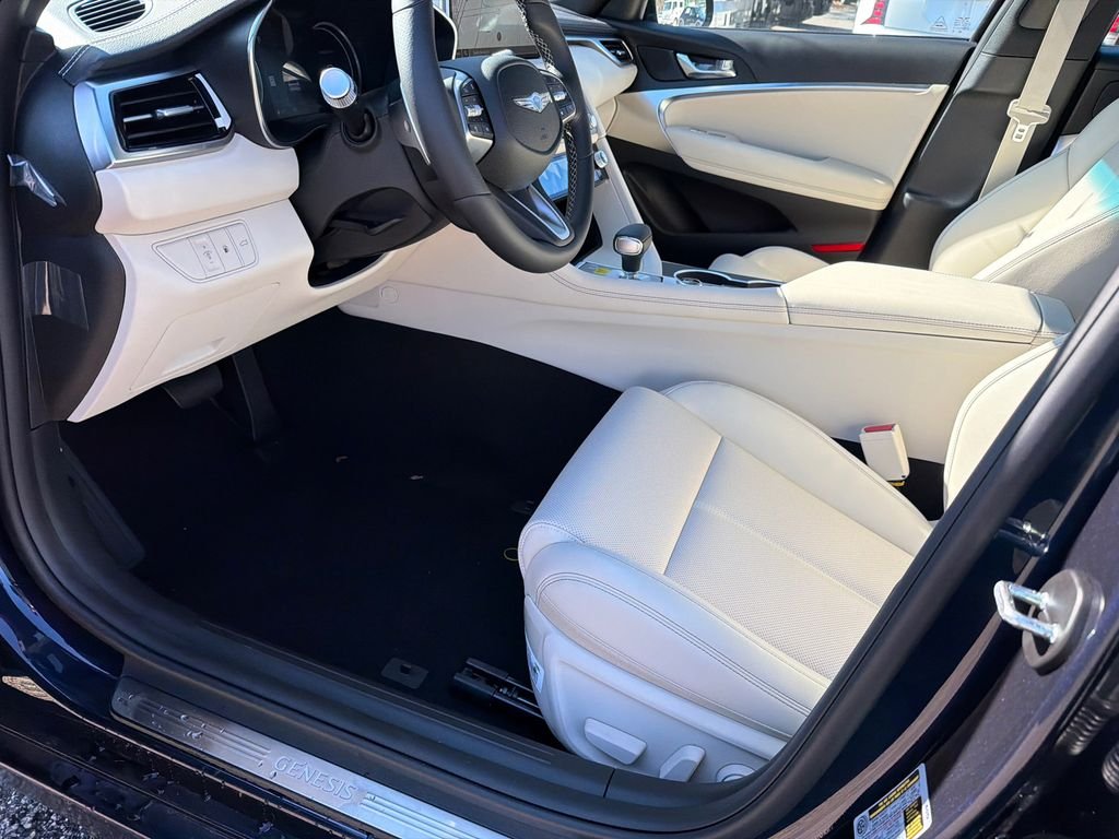2026 GENESIS G70 Standard - Photo 9