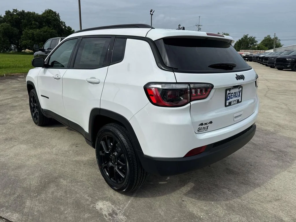 New 2026 White Jeep Latitude image 13