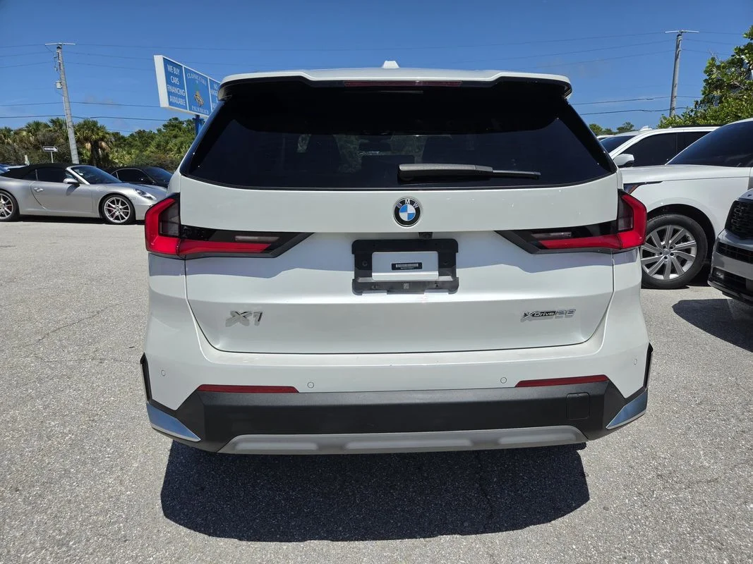 Used 2023  BMW xDrive28i image 4