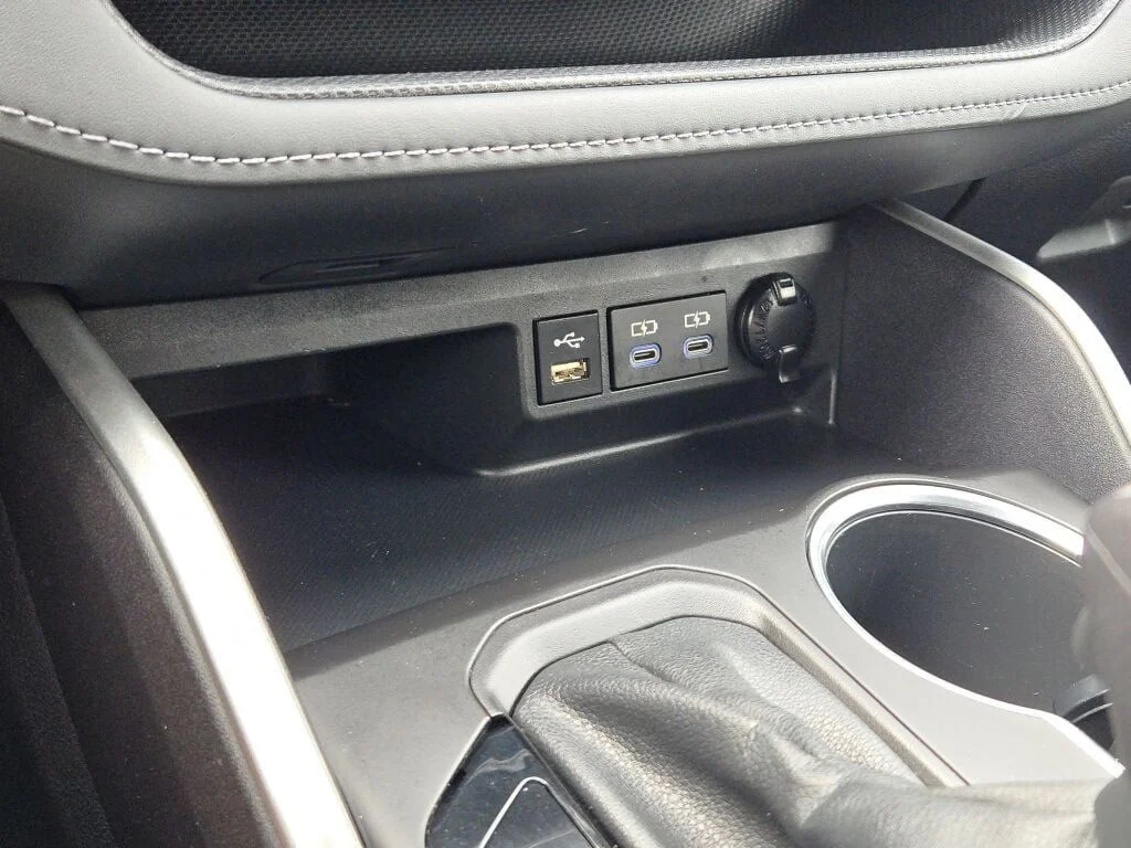 Used 2022 Silver Toyota XLE image 30