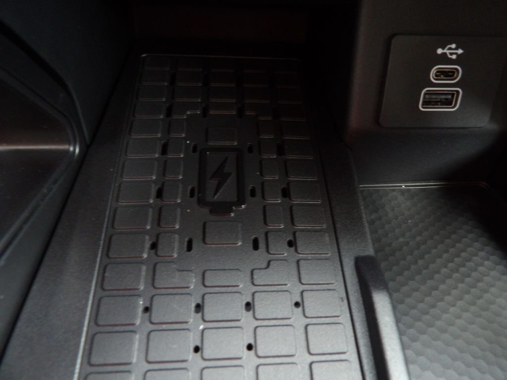 New 2026 Carbonized Gray Metallic Ford XLT image 24