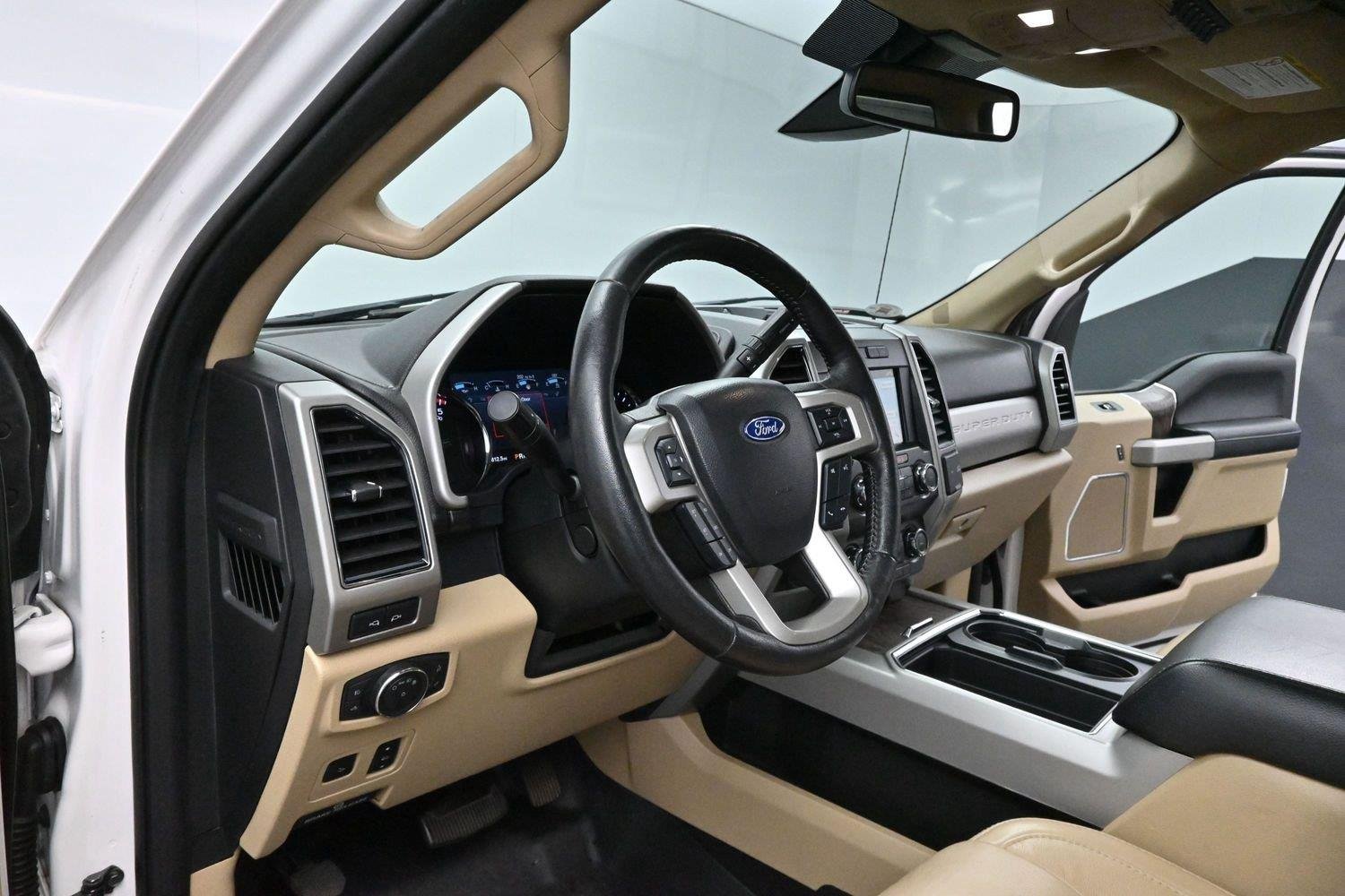 Used 2019 White Platinum Metallic Tri-Coat Ford Lariat image 13