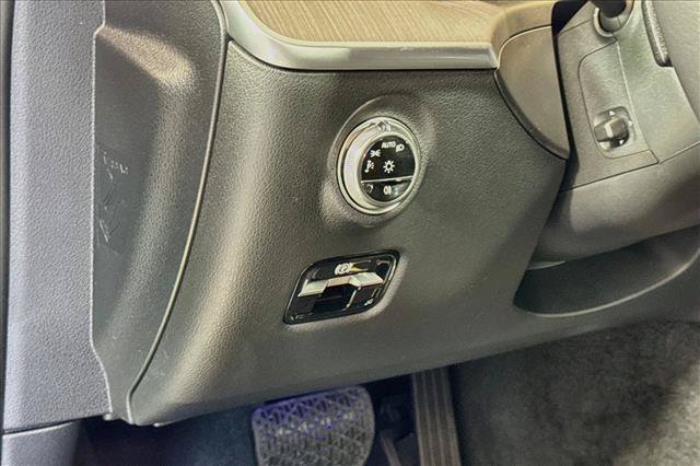 New 2026 Selenite Grey Metallic Mercedes-Benz C 300 image 40