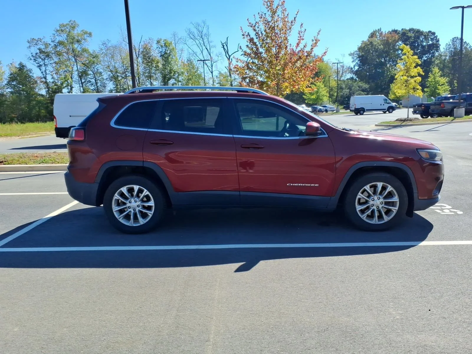 Used 2019 Velvet Red Pearlcoat Jeep Latitude image 8