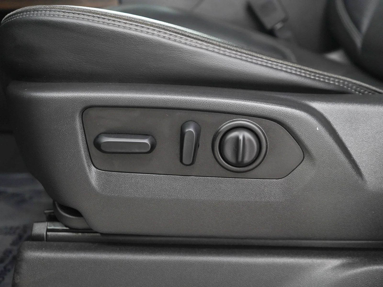 Used 2019 Maroon Chevrolet High Country image 29