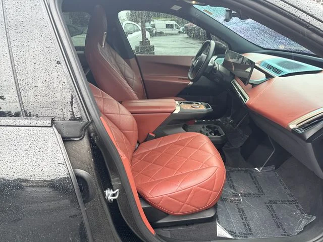 Used 2022 Black BMW xDrive50 image 9