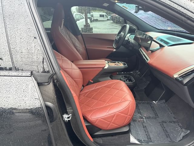 Used 2022 Black BMW xDrive50 image 9