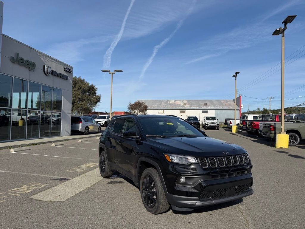 New 2026 Diamond Black Crystal Pearl-Coat Exterior Paint Jeep Latitude image 7