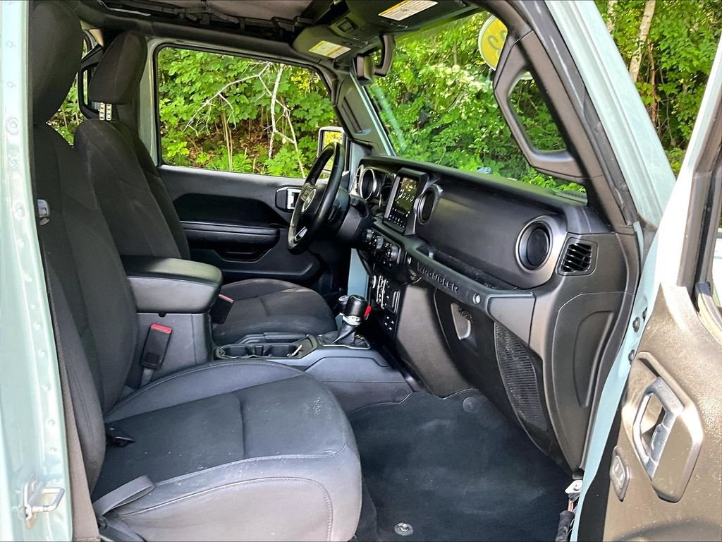 Used 2023 Earl Clearcoat Jeep Sport S image 14