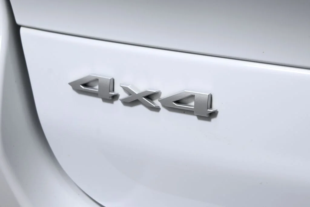 Used 2024 White Jeep Laredo image 43