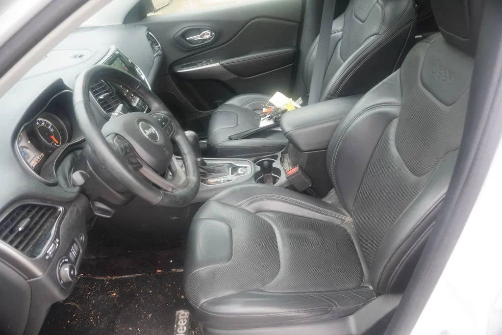 Used 2019 White Jeep Limited image 4