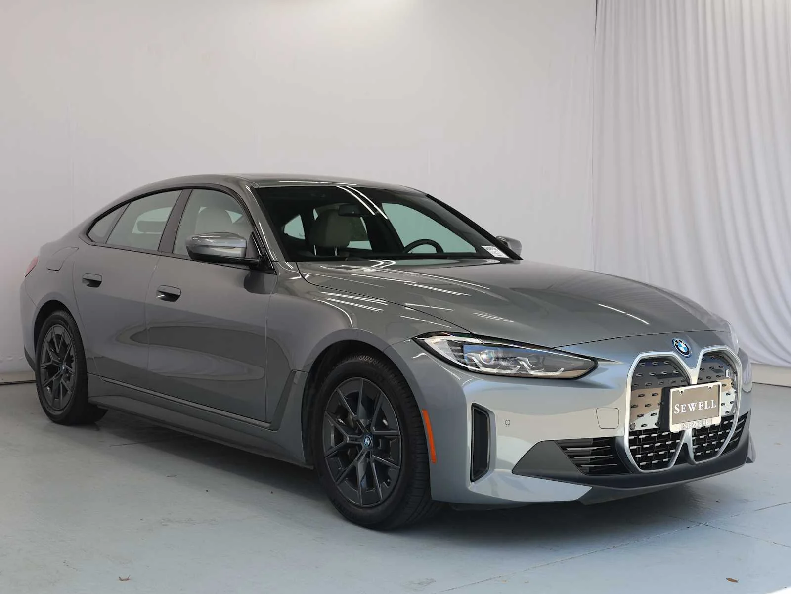 Used 2023 Skyscraper Grey Metallic BMW eDrive40 image 4