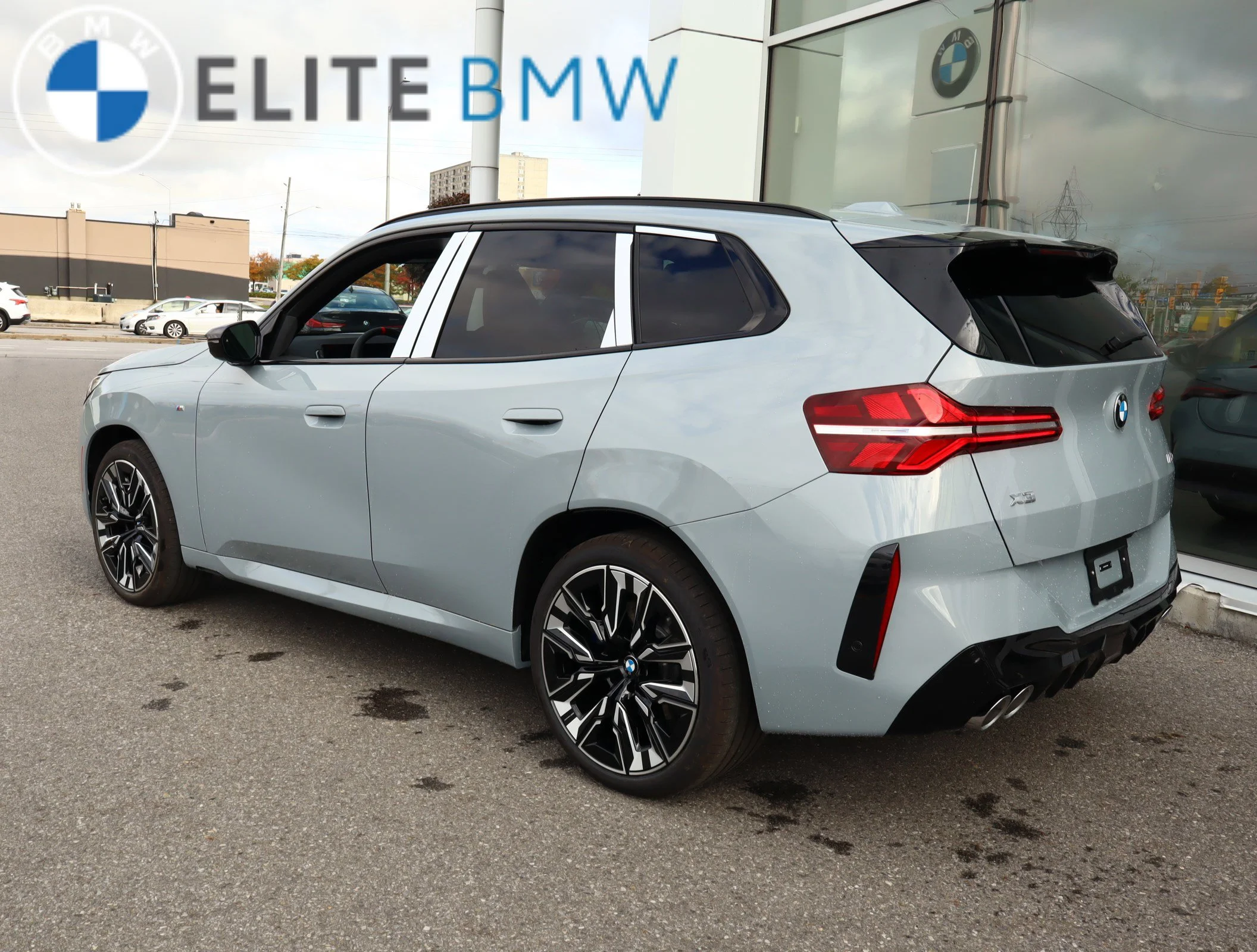 Used 2025 BROOKLYN GREY METALLIC BMW M50 XDRIVE image 10