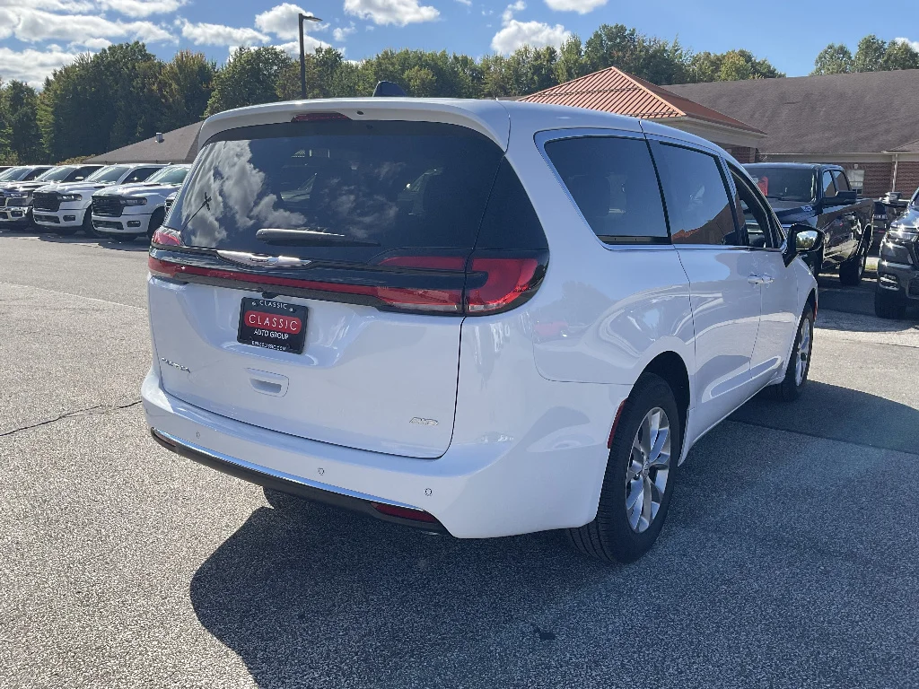 New 2026 Bright White Clear-Coat Exterior Paint Chrysler Select AWD image 5