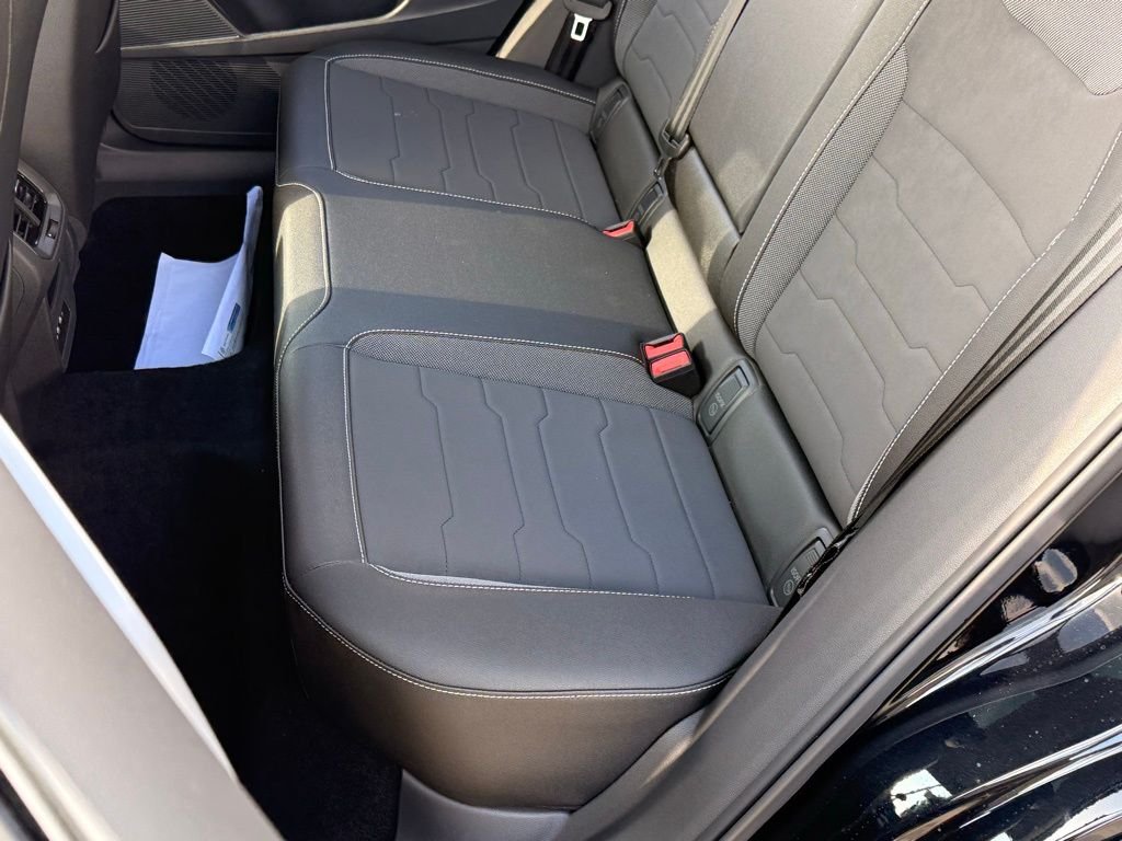 New 2026 Deep Black Pearl Volkswagen 1.5T SE image 31
