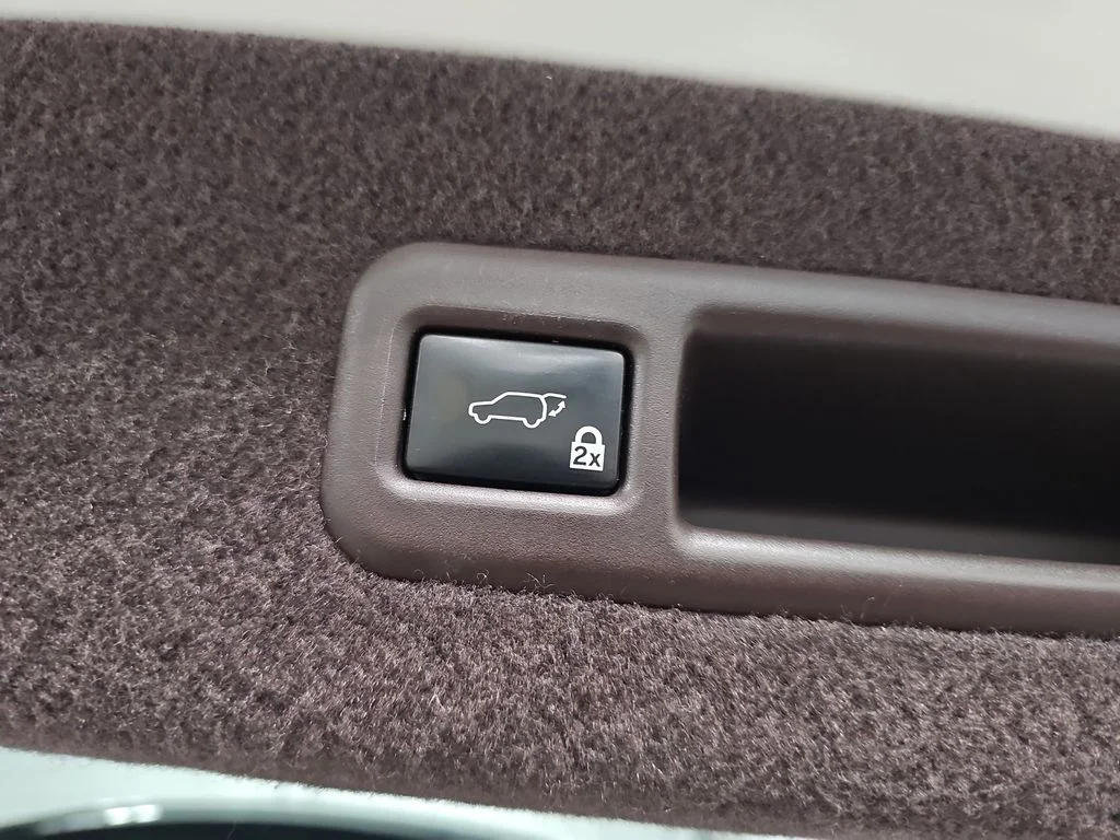Used 2018 White Lexus 350L image 16