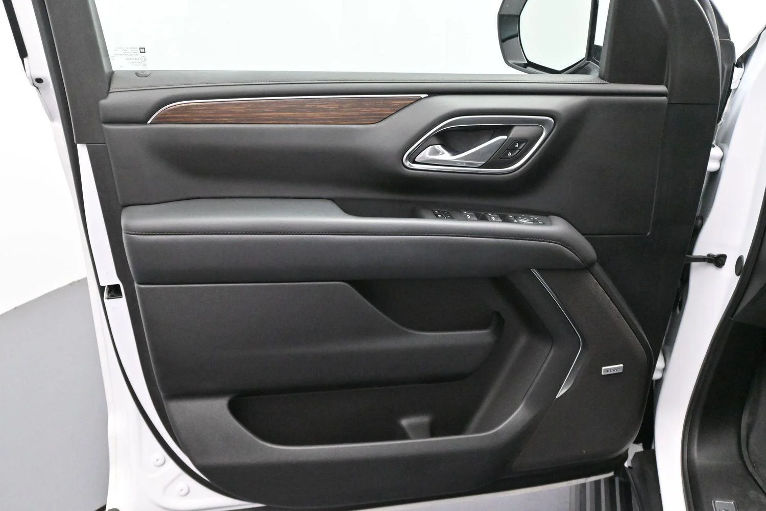 Used 2024 Summit White Chevrolet High Country image 13