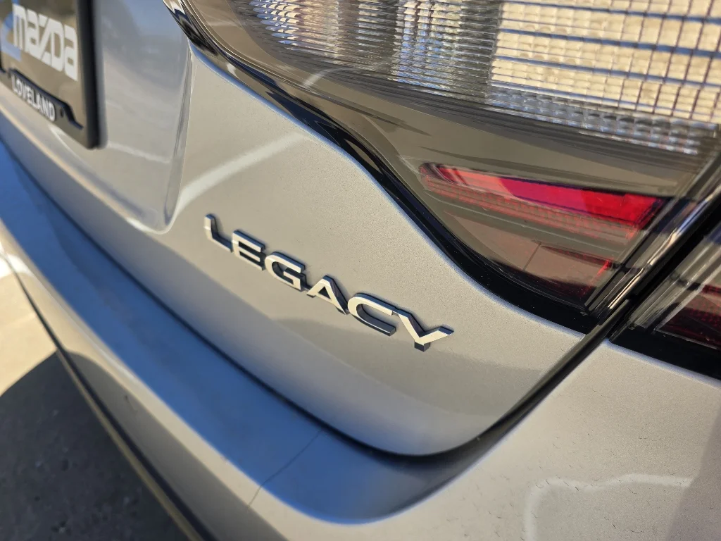 Used 2022 Ice Silver Metallic Subaru Limited image 10