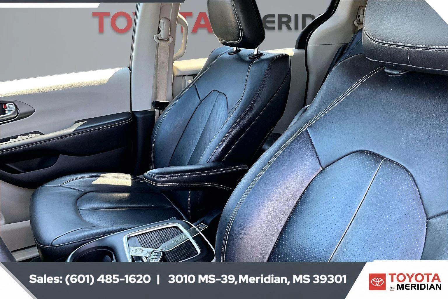 Used 2022 Ceramic Gray Clearcoat Chrysler Hybrid Touring L image 18