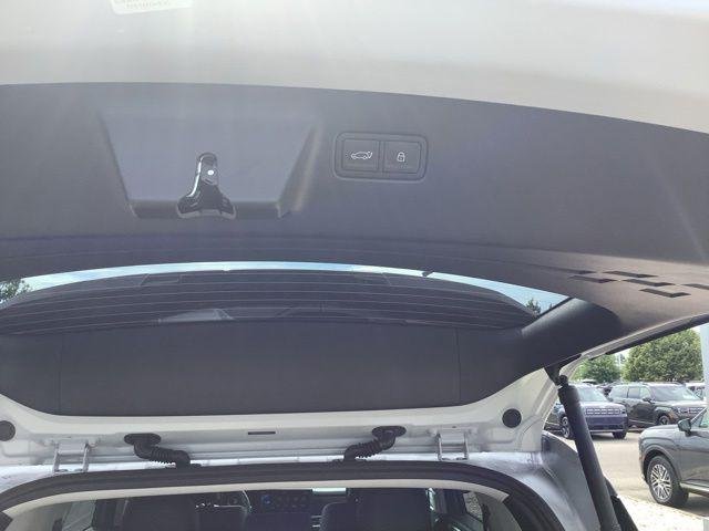 New 2026 Shimmering Silver Hyundai SEL image 14