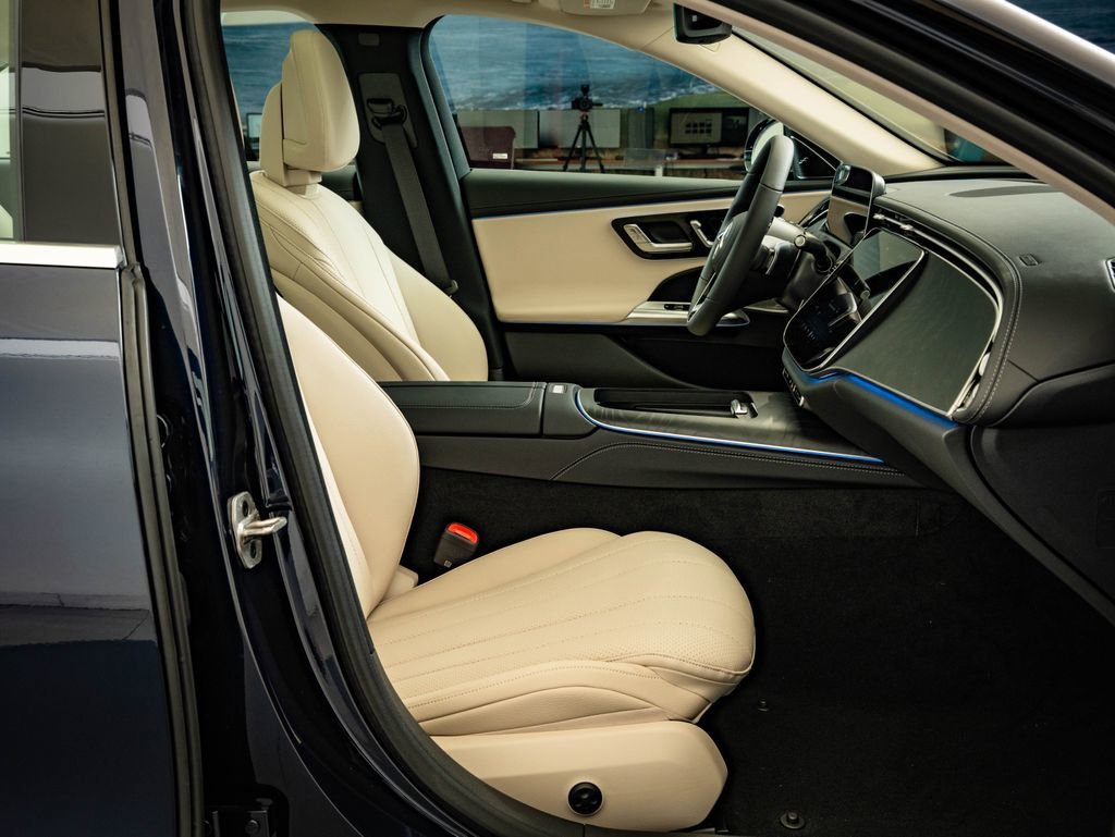 New 2026 Nautical Blue Metallic Mercedes-Benz E 350 image 25