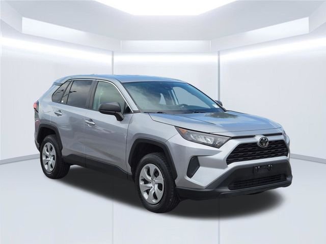 Used 2022 Silver Toyota LE image 8