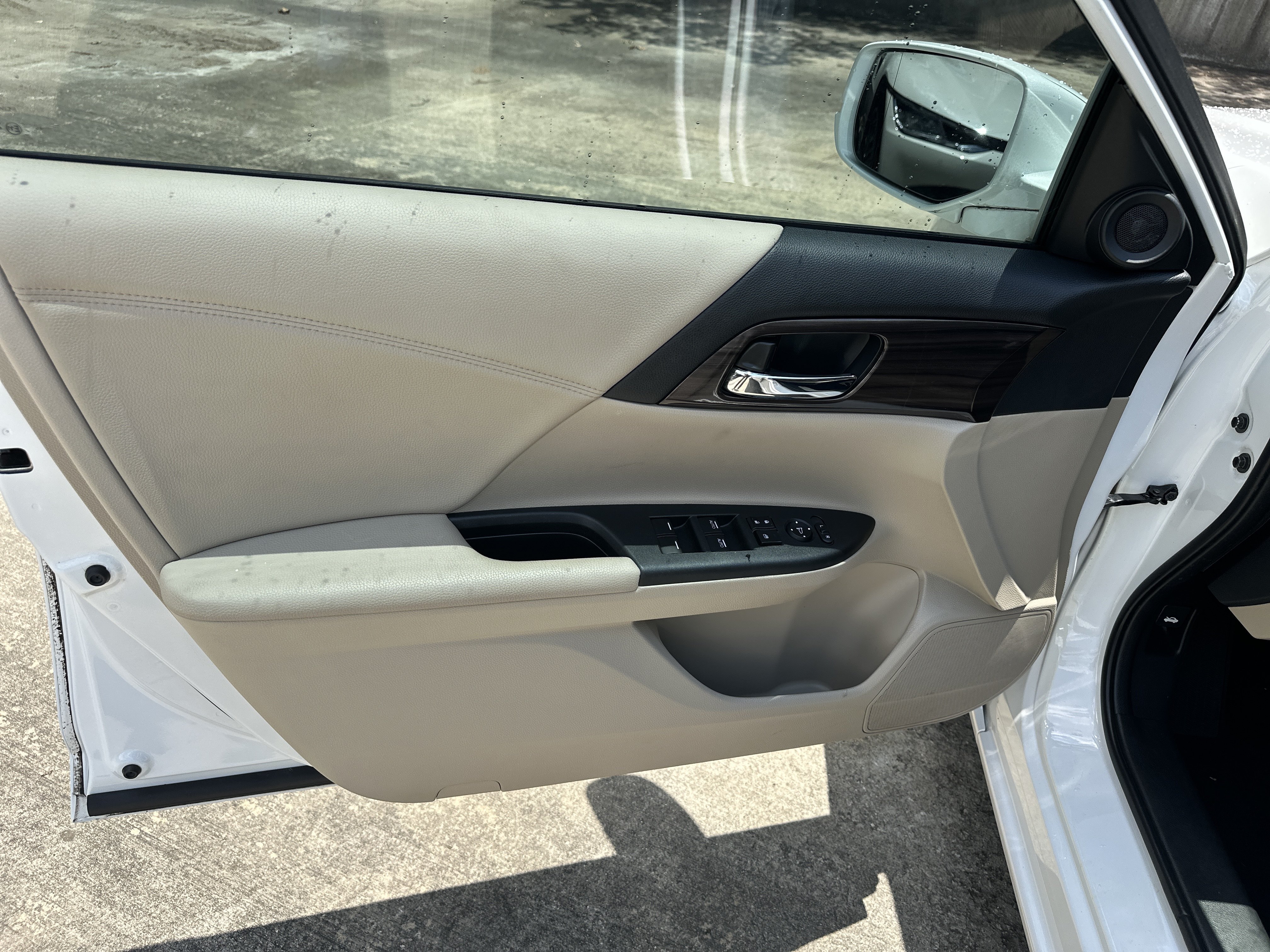 Used 2016 White Orchid Pearl Honda EX image 11
