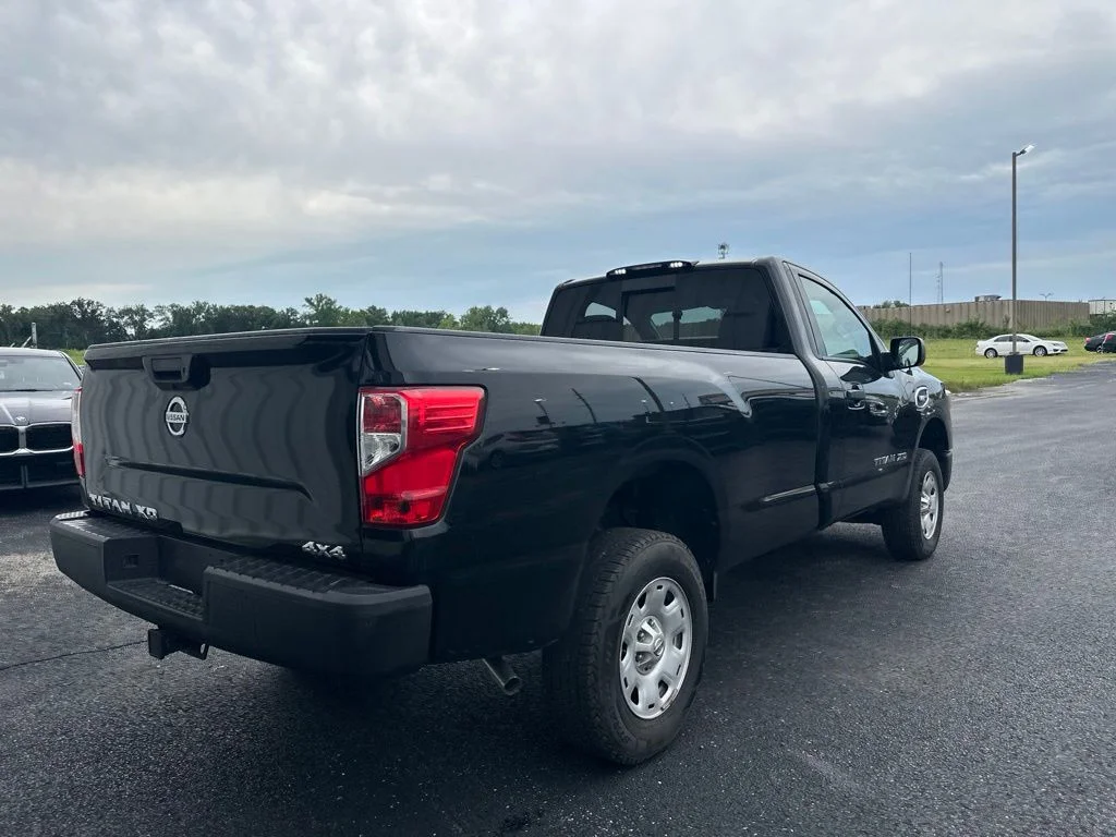 Used 2018 Black Nissan S image 7