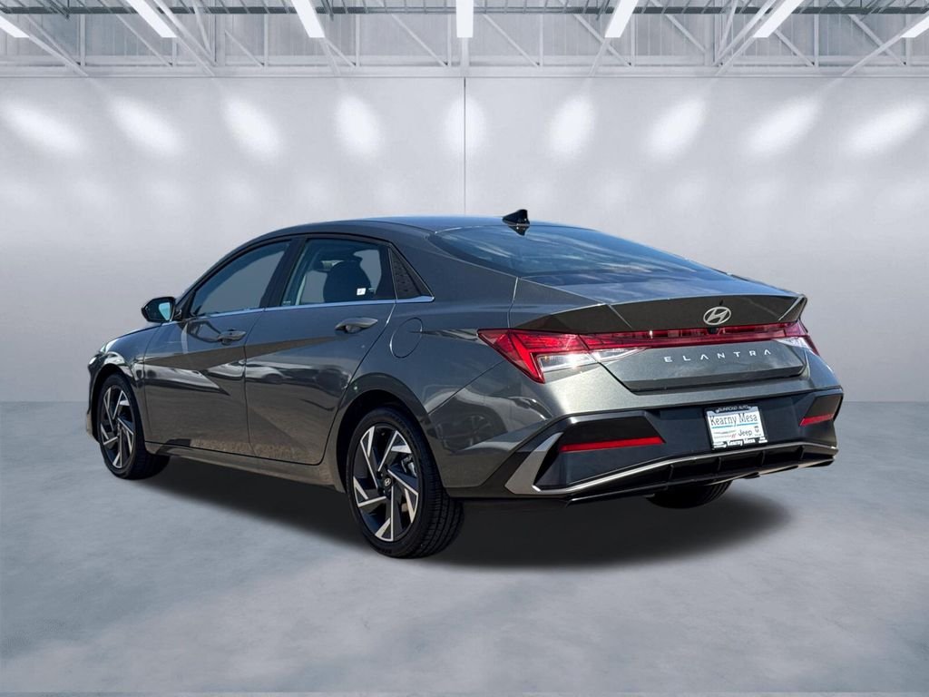 Used 2025 Gray Hyundai SEL Convenience image 4
