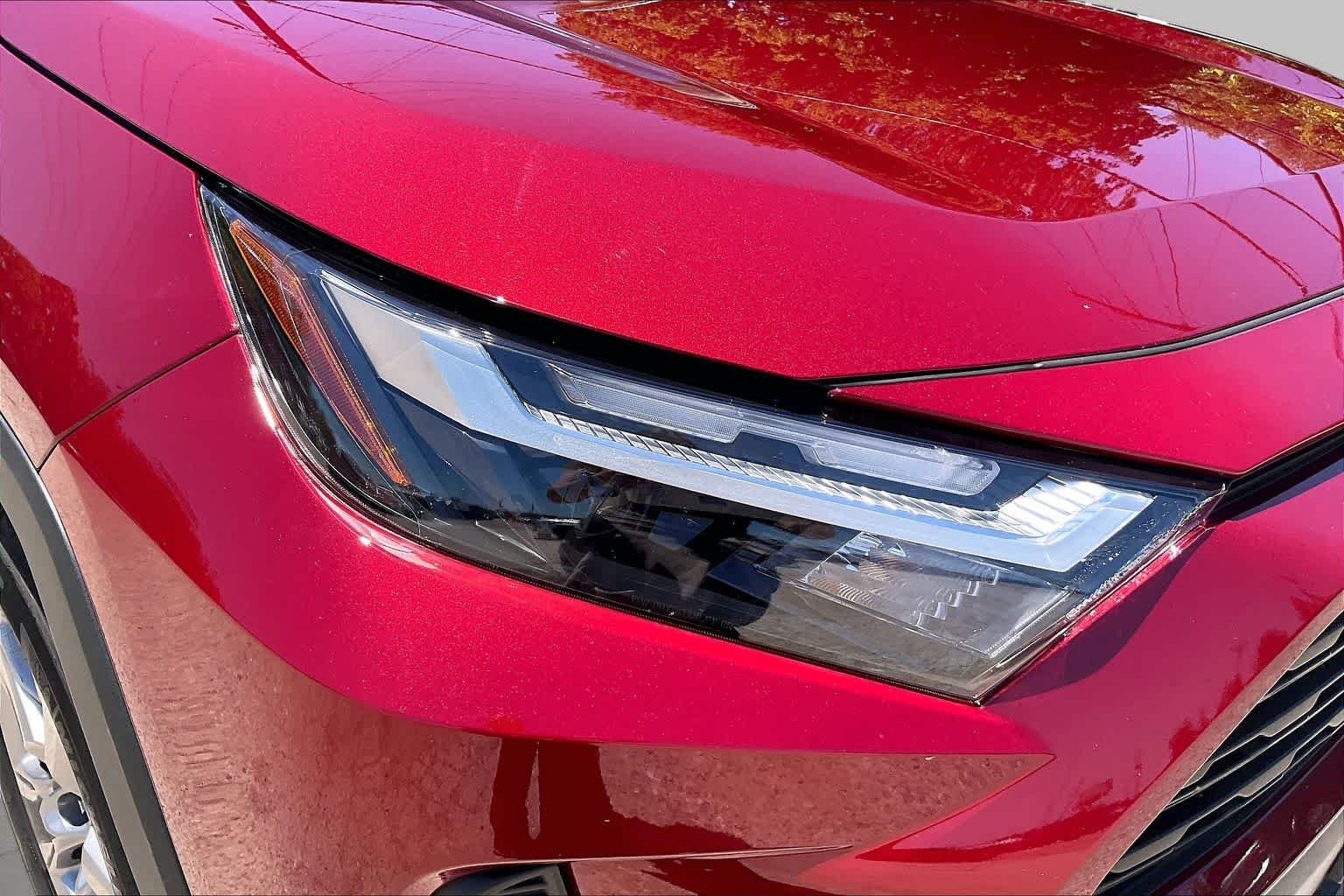 Used 2025 Ruby Flare Pearl Toyota XLE image 27