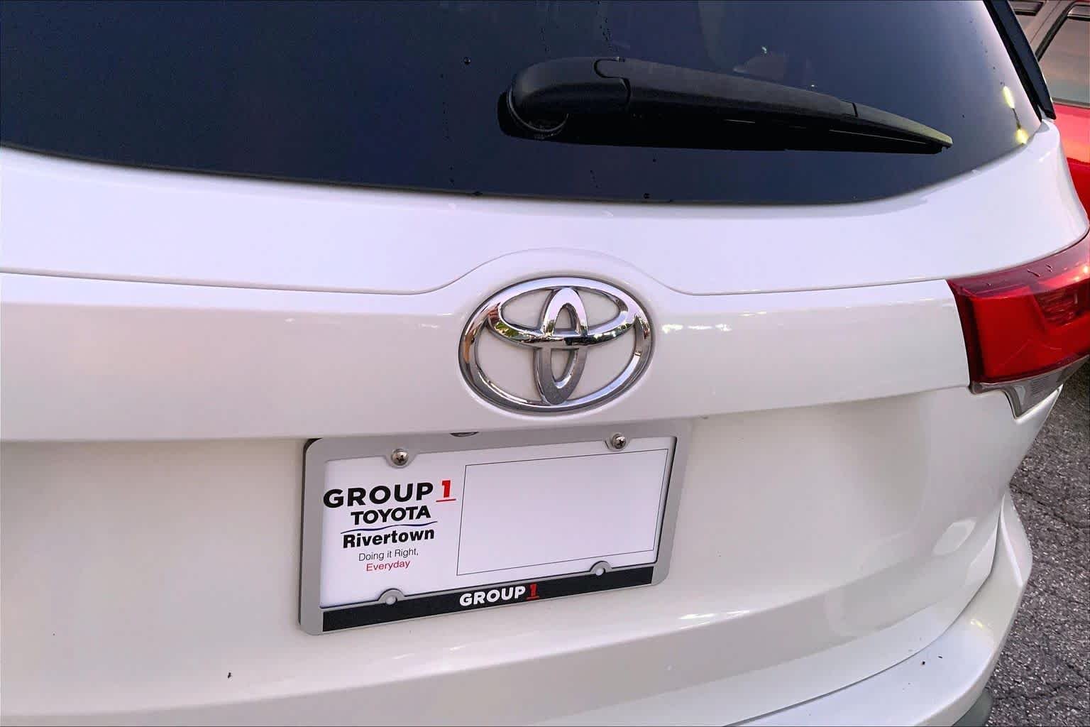 Used 2017 Blizzard Pearl Toyota LE image 10