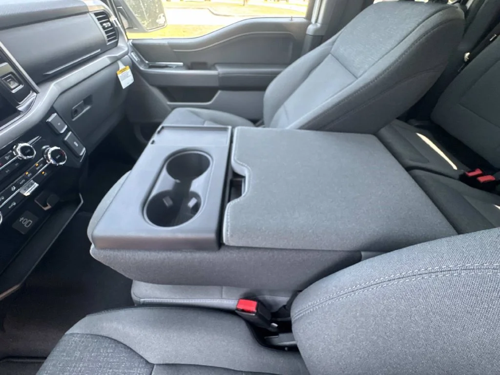New 2026 Oxford White Ford XLT image 43