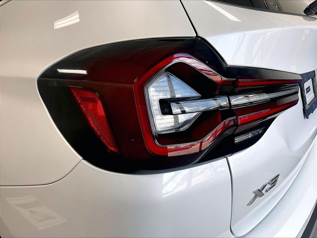 Used 2024 White BMW xDrive30i image 35