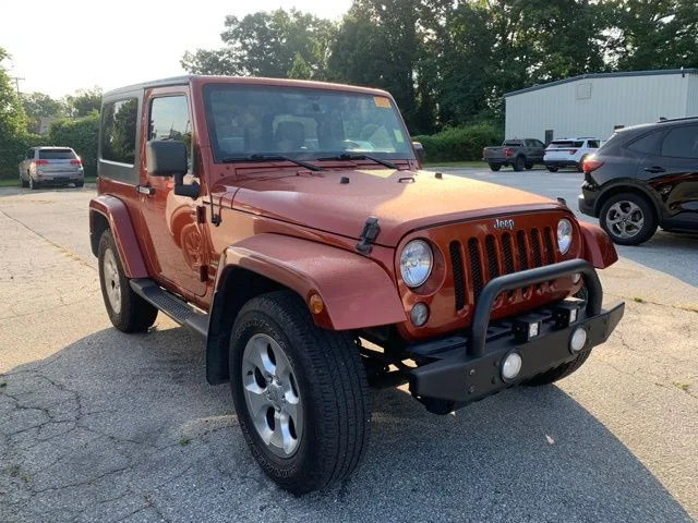 Used 2014 Copperhead Pearlcoat Jeep Sahara image 2