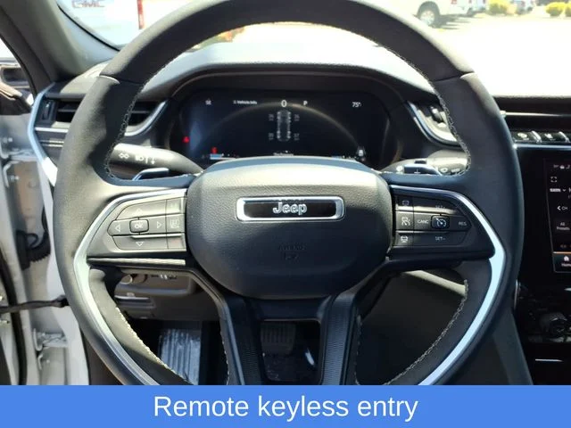 Used 2025 White Jeep Altitude image 11