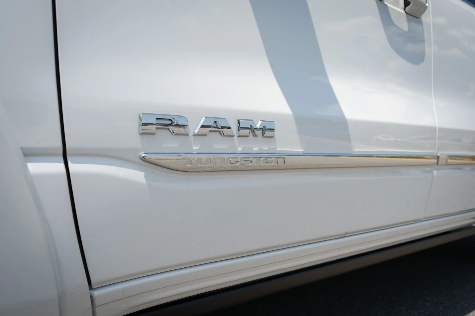 New 2026 Ivory White Tri-Coat Pearl-Coat Exterior Paint RAM Tungsten image 12