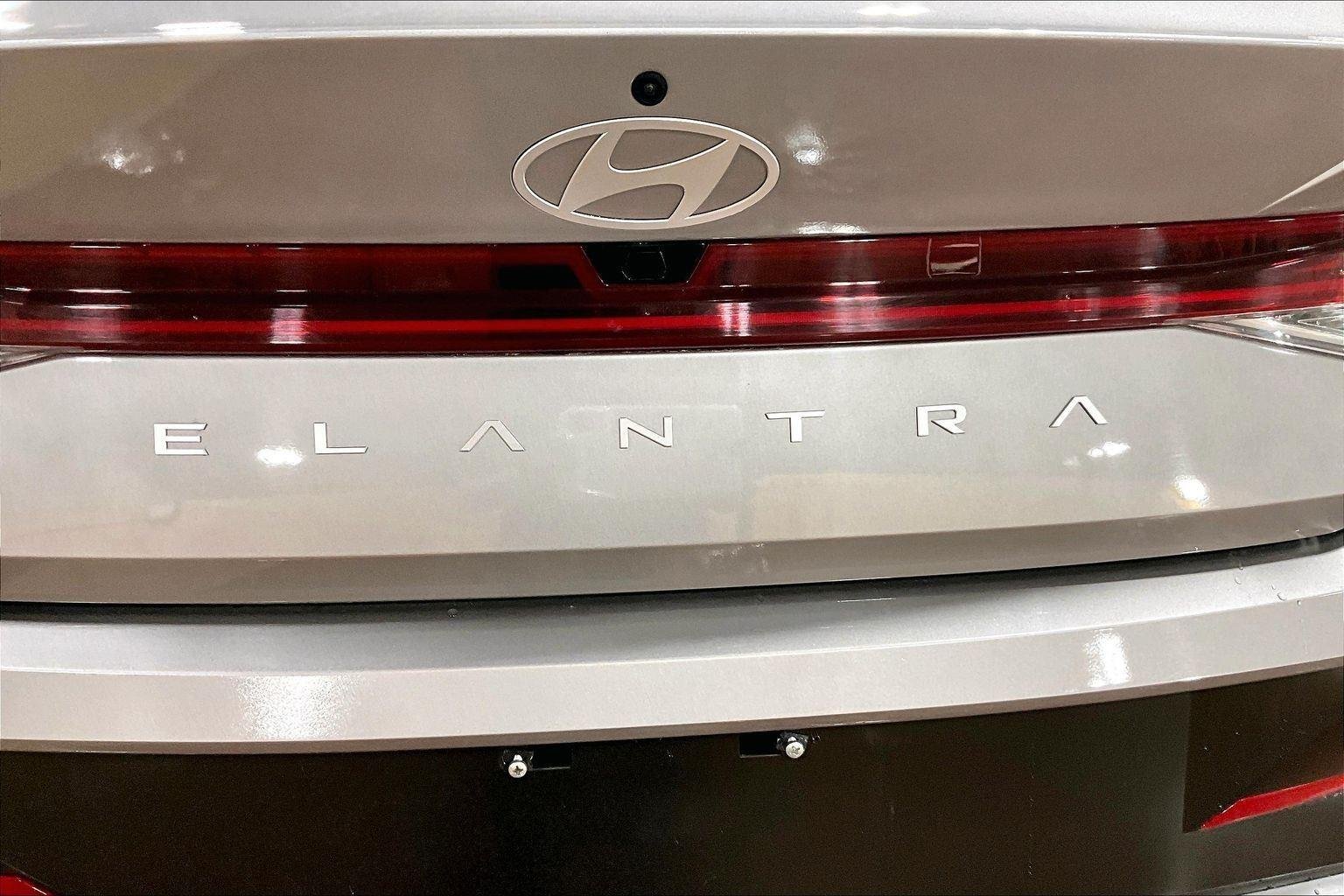 Used 2025 Fluid Metal Hyundai SEL Convenience image 9