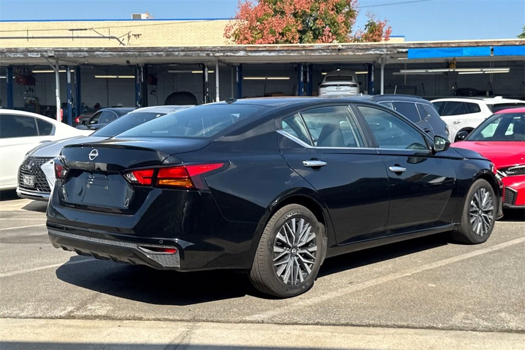 2025 Nissan Altima 2.5 SV photo 2