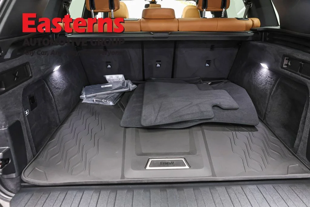 Used 2023 White BMW xDrive40i image 9