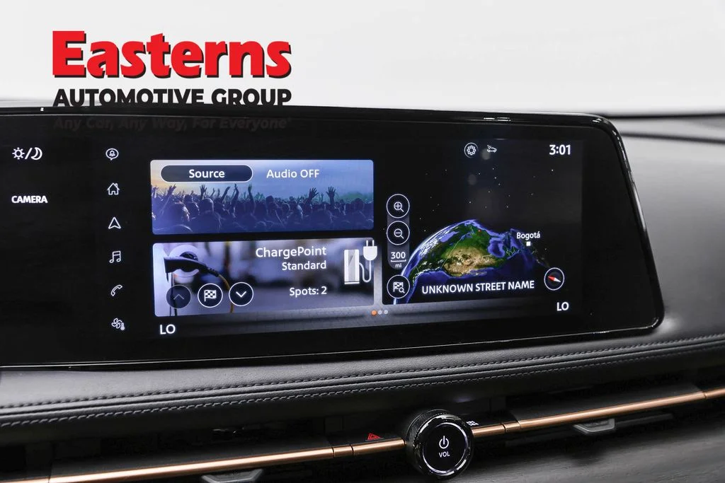 Used 2023 Gray Nissan VENTURE+ image 18